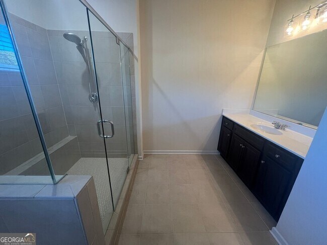 Building Photo - 165 Craines View