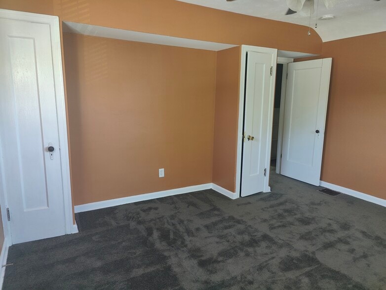 Building Photo - 653 Rhoads Ave