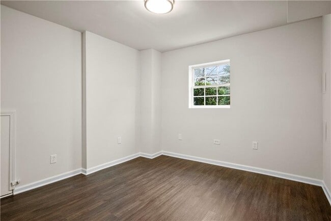 Building Photo - 1655 Murdock Rd