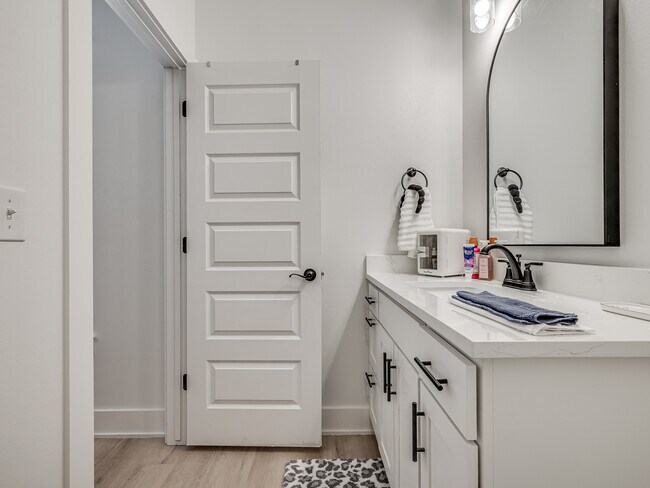 Building Photo - 1314 S College Ave