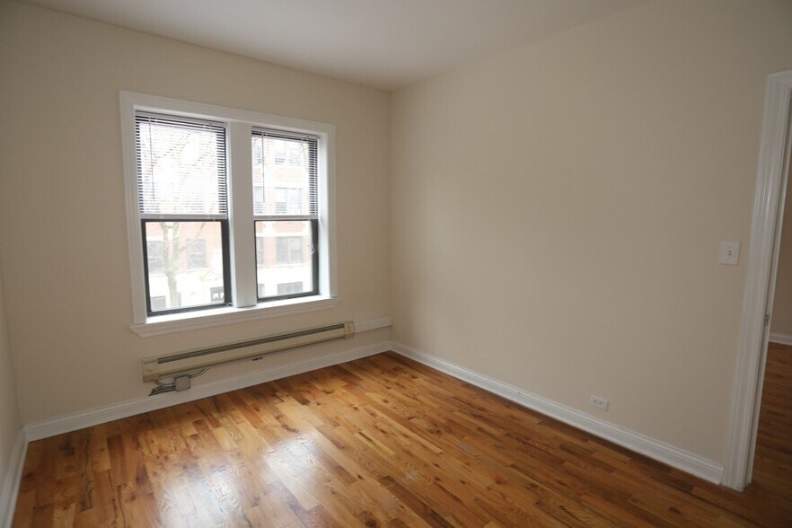 Building Photo - 3728 N Pine Grove Ave