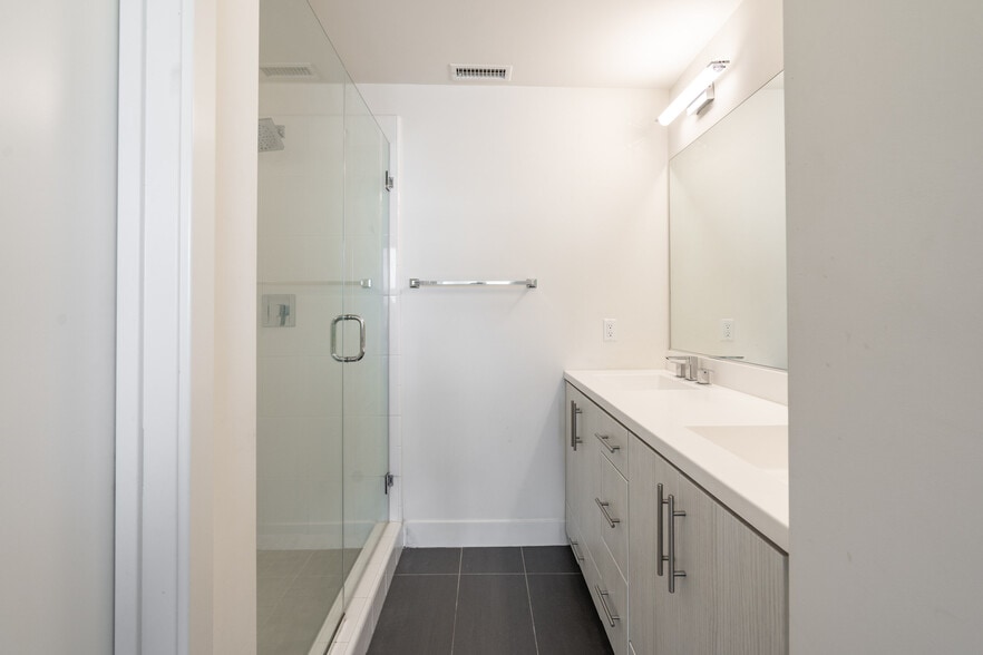 Main Bedroom Bathroom 2 - 2206 Tom Mix Rd