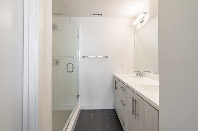 Main Bedroom Bathroom 2 - 2206 Tom Mix Rd