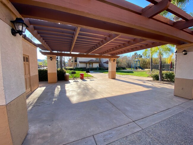 Building Photo - Villa Montevina 2 Bedroom Condo