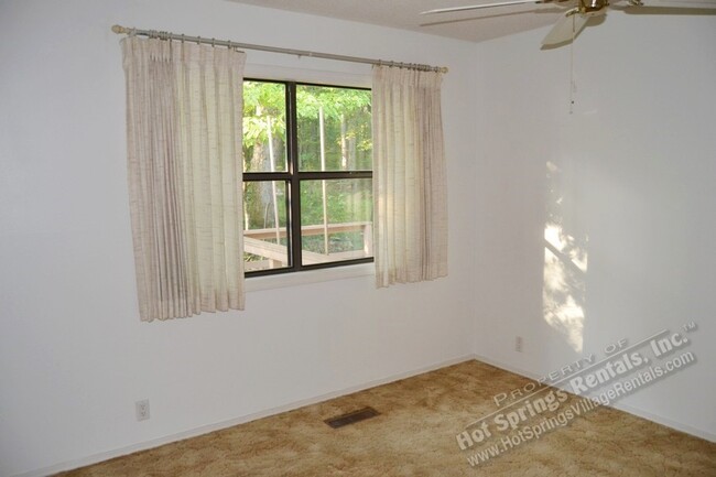 Building Photo - Carmona Area | Home | Unfurnished