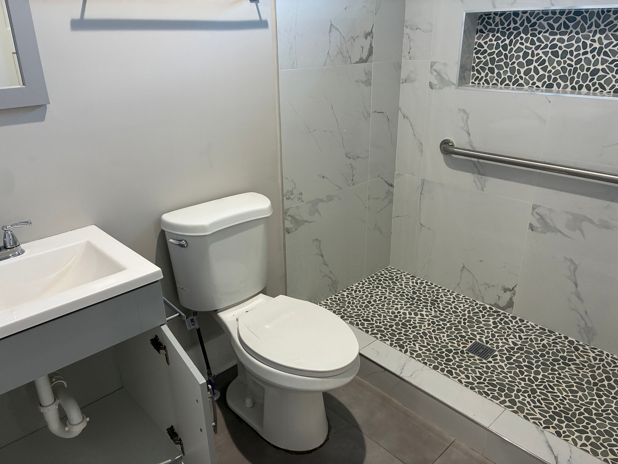 Building Photo - Room in House on Fiske St