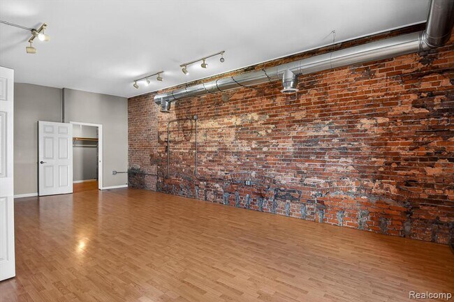 Building Photo - 1104 4th St