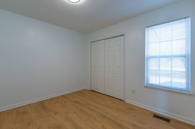 Building Photo - 304 Holly Pines Ct