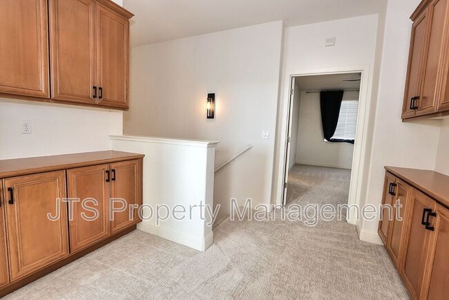 Building Photo - 3403 Oselot Way