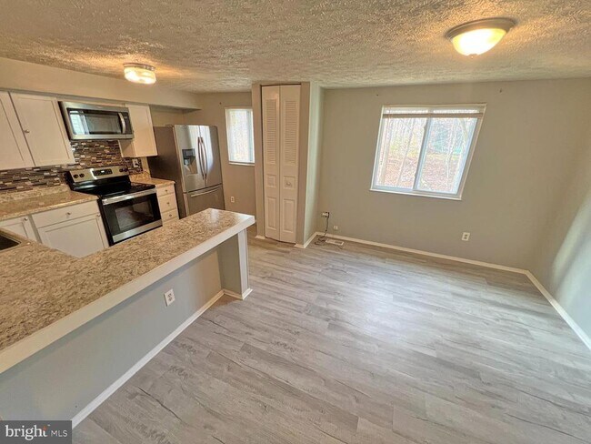 Building Photo - 8104 Willowdale Ct