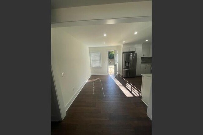 Building Photo - Fully-Fenced Home with Washer/Dryer Included!