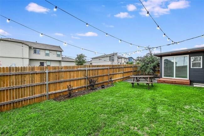 Building Photo - 2200 Arborside Dr