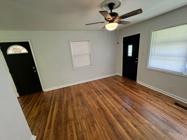 Building Photo - 2408 Groveland Cir S