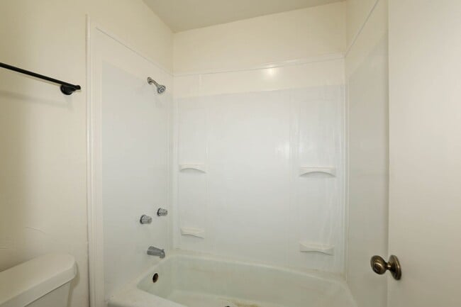 Building Photo - 3 bedroom rental in Ridgecrest!