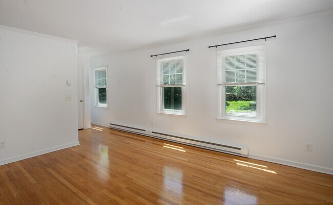 Building Photo - 172 East Ave