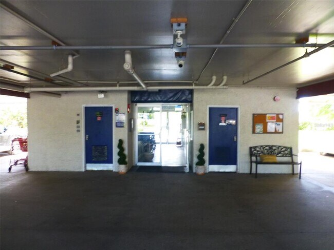 Building Photo - 5557 Sea Forest Dr