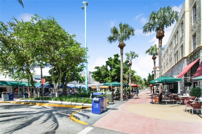 Building Photo - 1250 Lincoln Rd