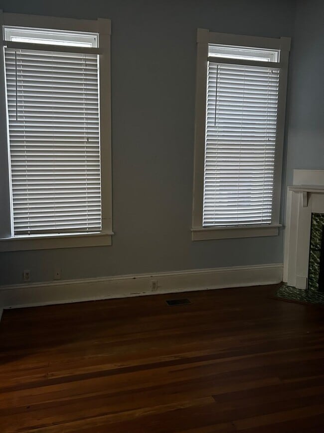 Building Photo - Savannah 1ST Floor of Duplex on Whitaker S...