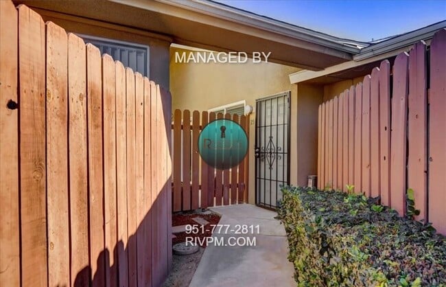 Building Photo - CHARMING 2-BEDROOM CONDO FOR RENT IN RIVER...