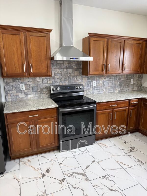 Building Photo - 223 Collingwood Ln