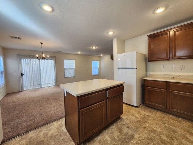 Building Photo - Great 2 Story Home in the SouthWest