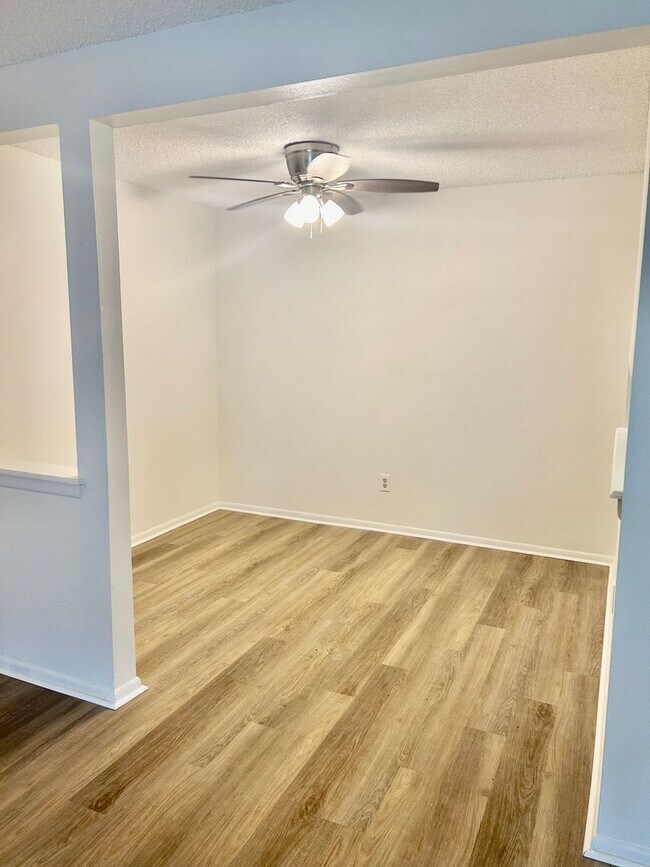 Building Photo - **$500 Move in Special** Spacious 1 bed/one bath in Aurora