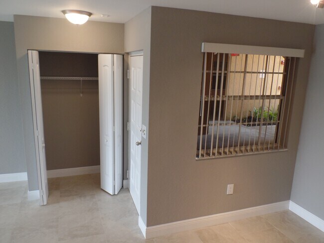 Building Photo - 2820 N Oakland Forest Dr