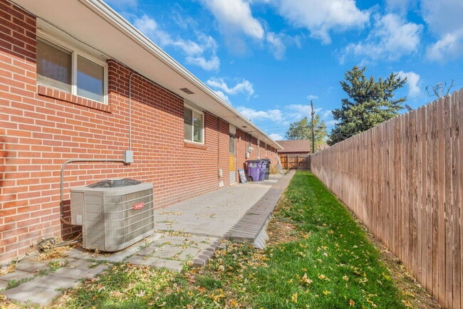 Building Photo - 4282 W Virginia Ave