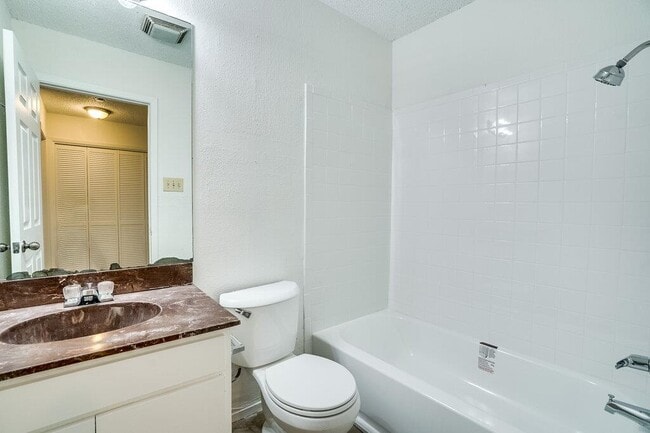 Building Photo - 10310 Little Pebble Dr