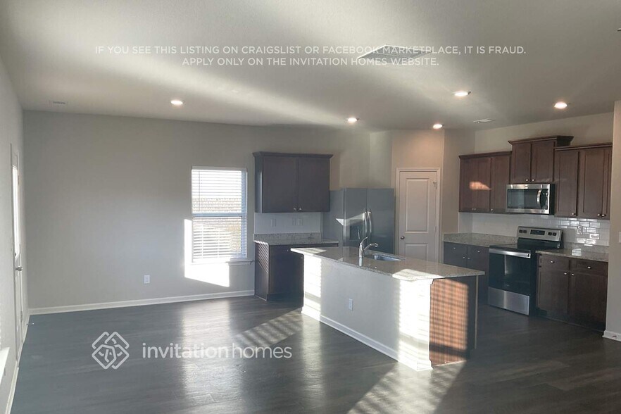 Building Photo - 636 Gleaner Wy