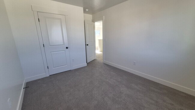 Building Photo - 5673 S Weehawken Ln