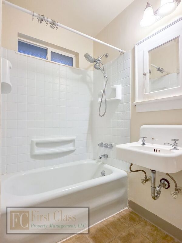 Building Photo - 2321 NE Weidler St