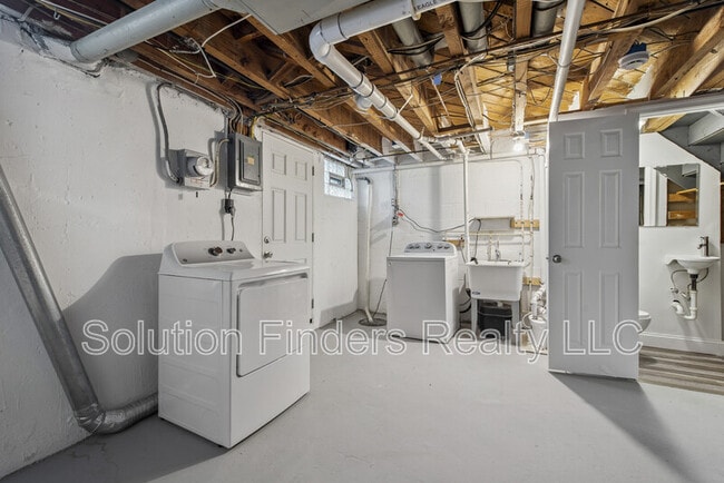 Building Photo - 2110 Coralthorn Rd