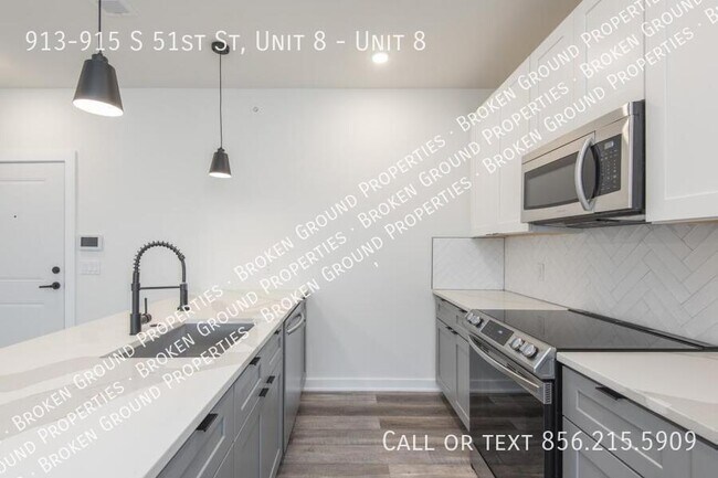 Building Photo - 913-915 S 51st St, Unit 8-Unit 8