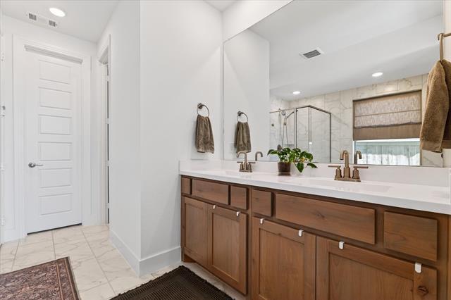 Building Photo - 1908 Elm Pl