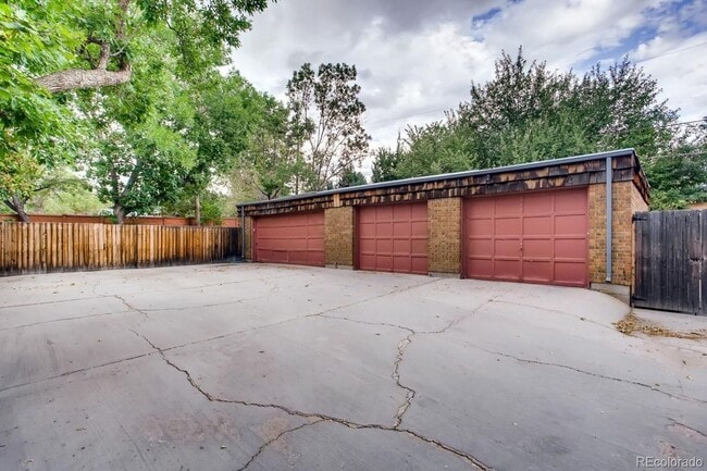 Off street parking - 1045 Chambers Ct