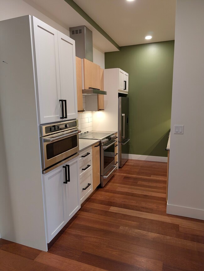 Building Photo - 726 NW 11th Ave