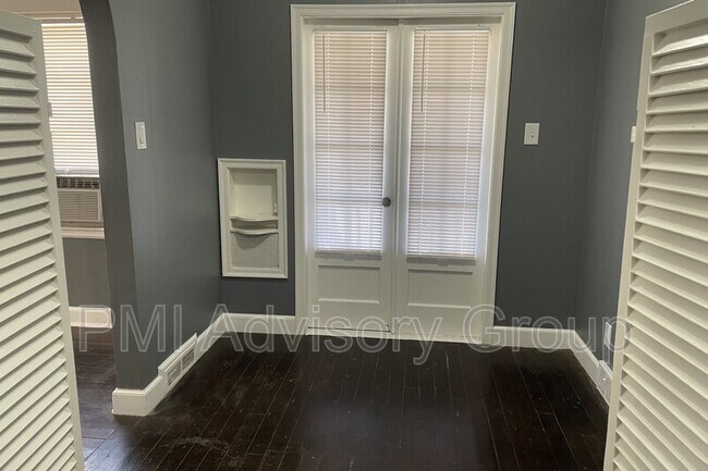 Building Photo - 3220 SW Huntoon St