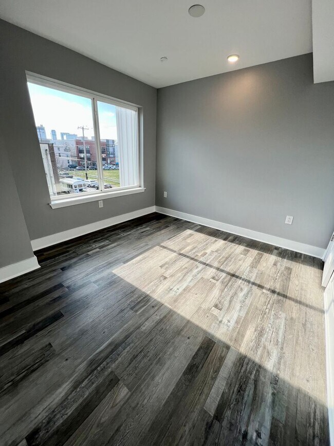 Building Photo - 623 N 36th St