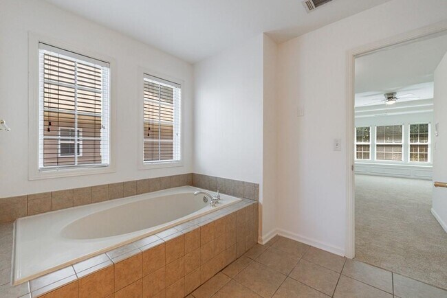 Building Photo - 279 Collins View Ct