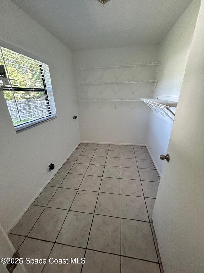 Building Photo - 5960 Eaglewalk Ave