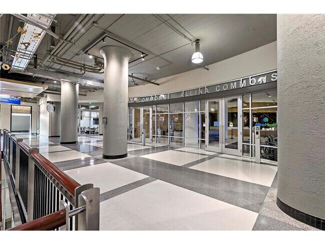 Building Photo - 2929 Chicago Ave