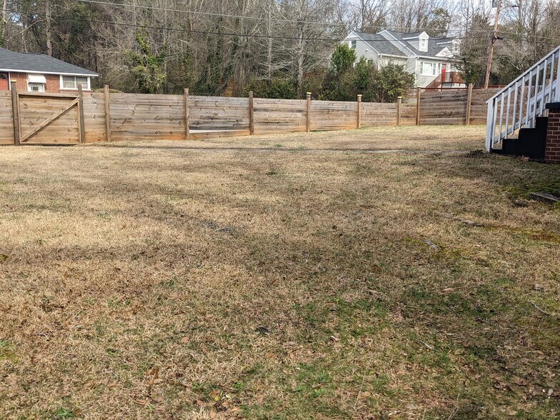 Building Photo - 389 E Rhinehill Rd SE