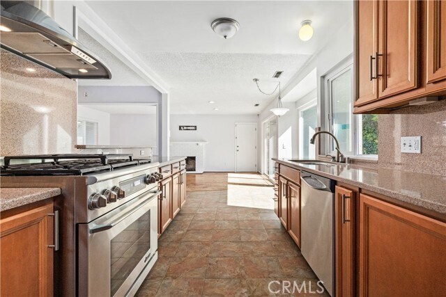 Building Photo - 668 Patricia Dr