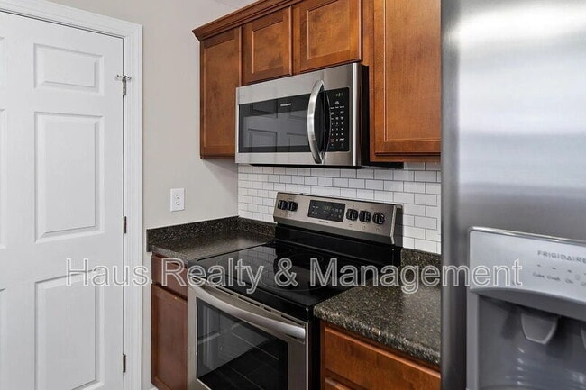 Building Photo - 3136 Brook Hill Dr