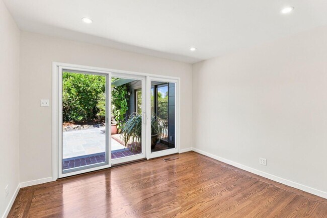 Building Photo - 820 Eucalyptus Ave