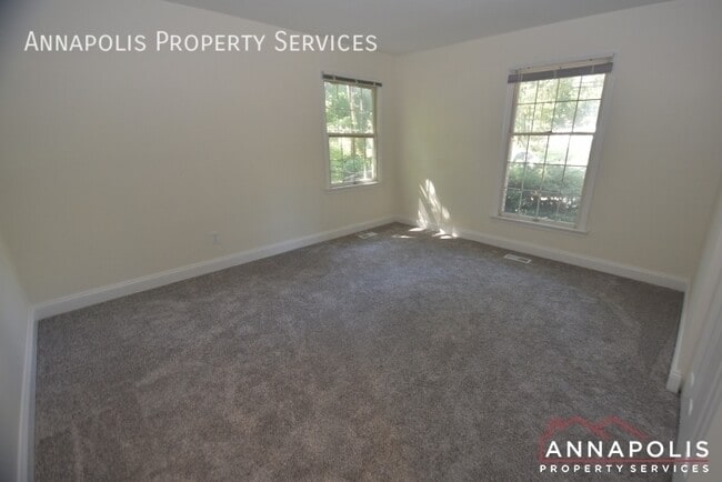 Building Photo - 921 Blue Ridge Dr