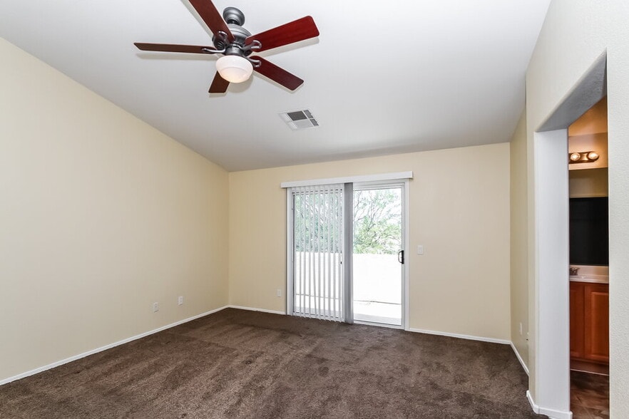 Building Photo - 9841 N Fast Elk St