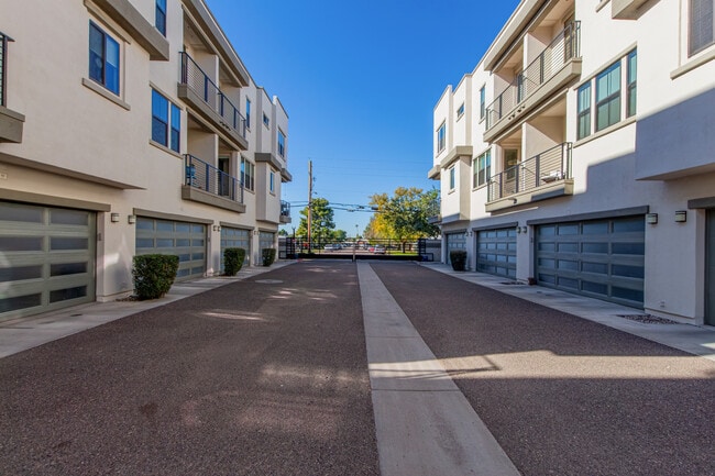 Building Photo - 4235 N 26th St