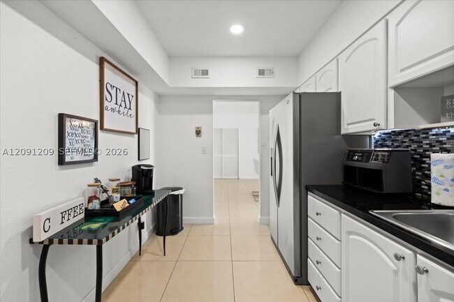 Building Photo - 4001 S Ocean Dr